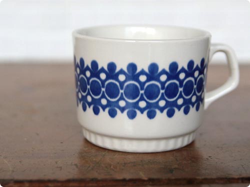 幾何学模様のカップ 02