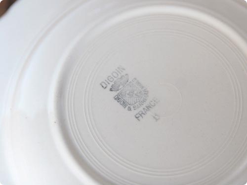 古い陶器のお皿